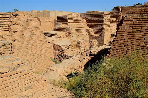 Ruins_of_the_ancient_city_of_Babylon,_Iraq,_6th_century_BC - Het ...