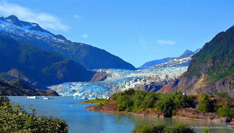 The Mendenhall Glacier in Juneau, Alaska | The Roaming Boomers