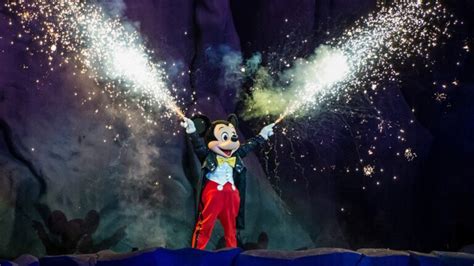 A Fantastic Guide to Fantasmic! at Disney World - Park Savers