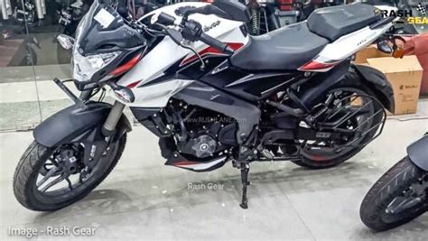 2023 Bajaj Pulsar 200 NS USD Forks Walkaround - Arrives At Dealer Showroom