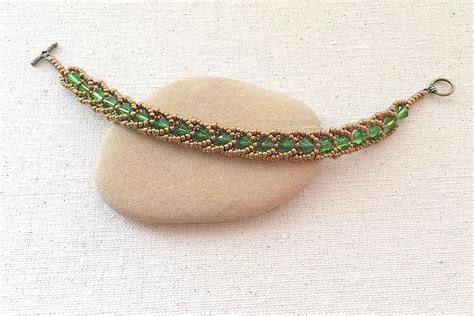 Emerald City Flat Spiral Bracelet Free Beading Pattern