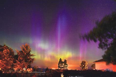 Aurora borealis lights leap up in North Olympic Peninsula skies ...