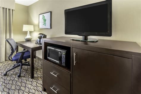 Holiday Inn Hotel & Suites-Milwaukee Airport, an IHG Hotel Milwaukee ...