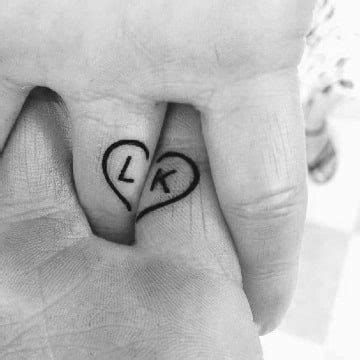 4 ideas de tatuajes de corazones para parejas