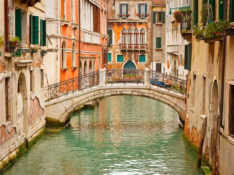 Venice Asks Tourists Not to Pause Too Long on Bridges - Condé Nast Traveler