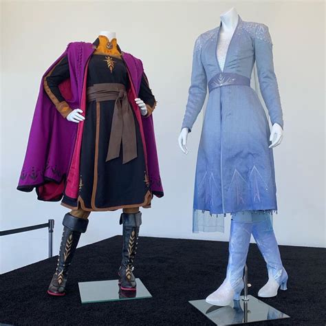 Anna and Elsa costumes at the d23expo - Frozen 2 Photo (42974908) - Fanpop