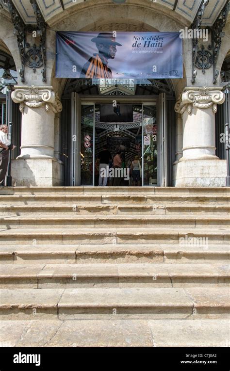 Central market of Valencia. Modernism architecture Stock Photo - Alamy