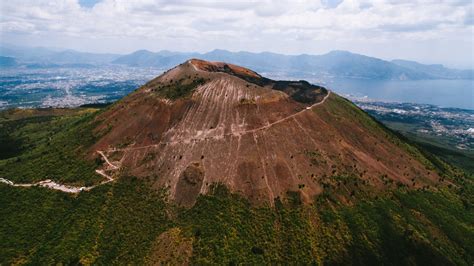 Helicopter Tours & Rides Pompeii & Vesuvius Crater, Italy - Helitaly