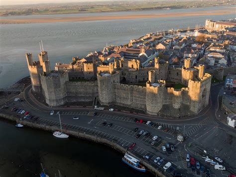 Caernarfon Castle - River Seiont, middle ages, greatest buildings