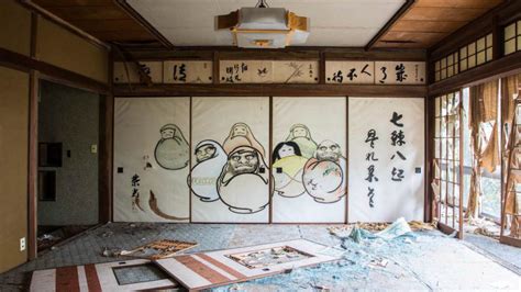 An Urban Explorer's Unsettling Photos from Abandoned Places in Japan ...