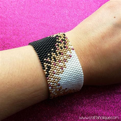 Black Peyote Stitch beaded Cuff - campestre.al.gov.br