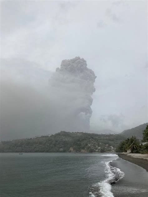 Powerful explosive eruption at La Soufriere volcano, ash to 12 km (40 ...