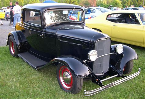 File:1932 Ford Deuce Coupe Hot Rod.jpg