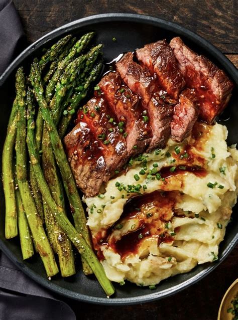 Bavette Steak & Roasted Garlic Pan Sauce Recipe | HelloFresh | Recept ...