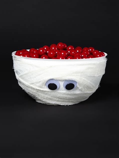 DIY Halloween Candy Bowls You Can Serve For Halloween Treats - GODIYGO.COM