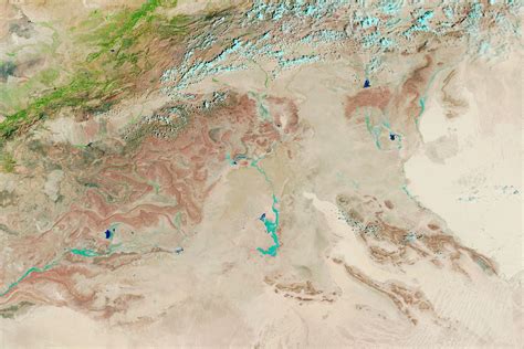 Extremely Rare: Sahara Desert Experiences Flooding For The First Time ...