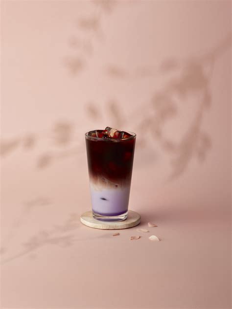 Starbucks Korea's cherry blossom collection is pretty in pink ...