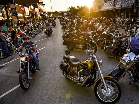 Sturgis bike rally revs back bigger, despite virus variant | MPR News