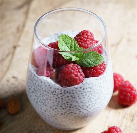 3-Ingredient Chia Seed Pudding w. Berries | Cukebook