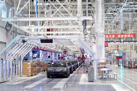 New Tesla Video Shows Model 3 Cars Being Made Inside Its China Factory ...