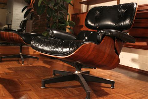 Olive Green: Eames Lounge Chair