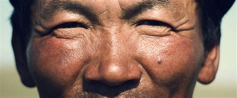 Eyes of a mongolian nomad - soyombo.de - Photos of Mongolia