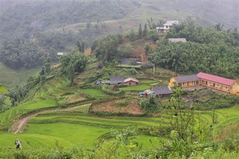 Trekking a touristy Cat Cat Village | Sapa Vietnam Trekking: Day 1 ...