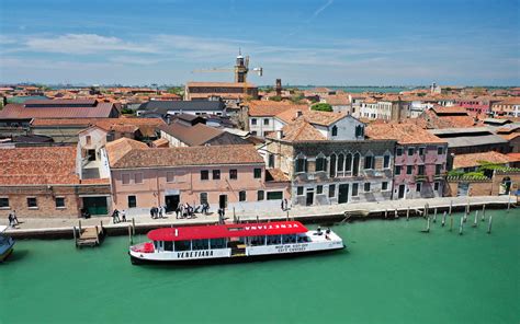 5 Reasons to Ditch The Gondola And Go on Venice Boat Tour