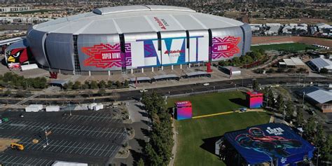 How Super Bowl LVII puts a spin on the classic grass field | Fox Weather