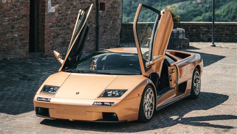 Lamborghini Remembers The Diablo, The V12 Bull That Chrysler Built