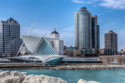 Milwaukee Hotels Under $100 A Night | Green Vacation Deals