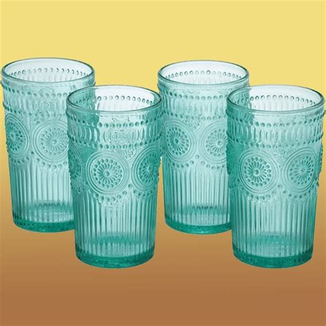 10 Gorgeous Vintage Drinking Glasses We Love