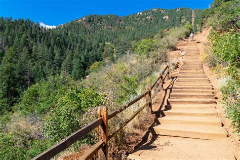 Video of Couple Attempting to Hike the 'Manitou Incline' Has People ...