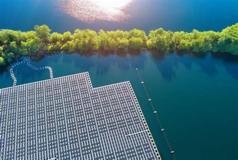 Floating solar panels: the future of clean energy? - Positive News ...