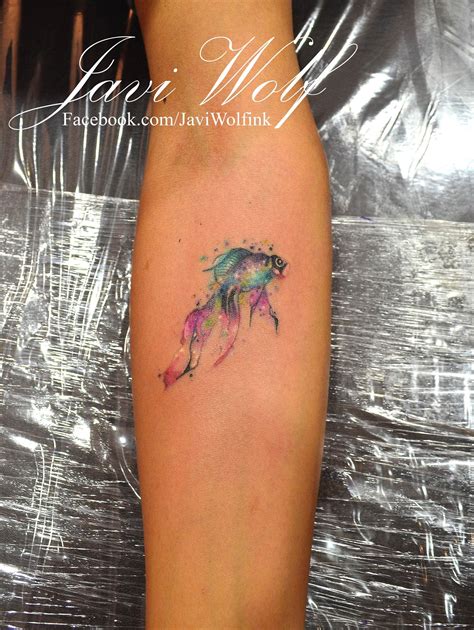 Watercolor Goldfish Tattooed by @Javi Wolf | Javi wolf, Artistas del ...