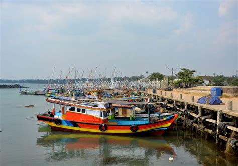 Nelayan Kalianda masih Manfaatkan Bengkel Perahu Tradisional – Cendana News