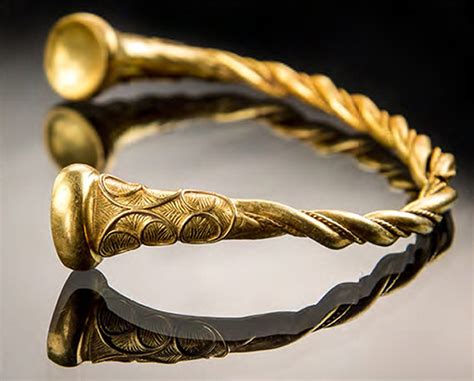 2,500 Year-Old Gold Jewelry Unearthed in England