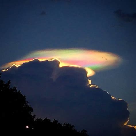 Fire rainbow cloud appears in the iridescent sky of Leon, Mexico ...