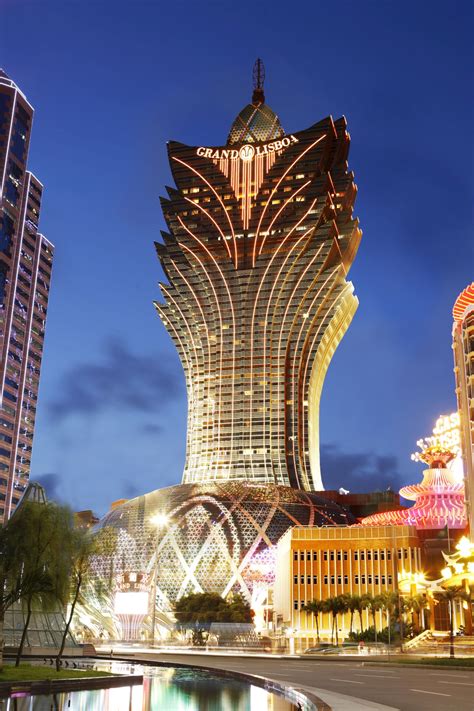 Grand Lisboa Macau - Ultramodern Gold Tower & Unseen Luxury