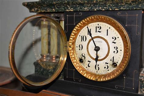 Old Seth Thomas Mantel Clock Value (Identification & Price Guides)