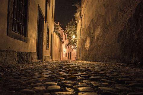 16 Photos Showing The Mystery Of Empty Streets - VIEWBUG.com