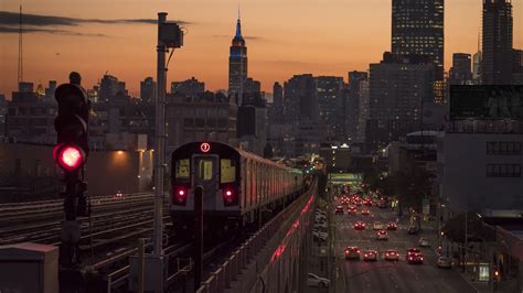 Train #7 with Manhattan and the Empire State building, New York City ...