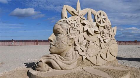 Hampton Beach Sand Sculpting 2024 - liva blondelle