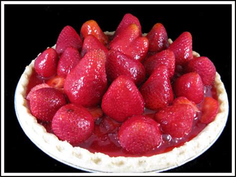 Glazed Strawberry Pie with Cream Cheese - Cookie Madness