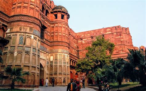 Agra Fort – Lost in the Right Direction