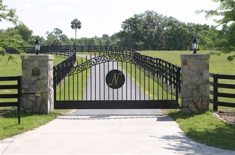 Gates and Entrances – Double R Manufacturing