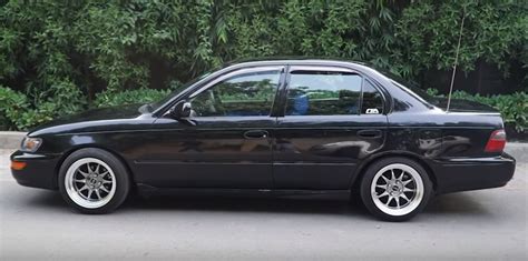 Toyota Indus Corolla 2000 Owner's Review: Specs & Features - PakWheels Blog