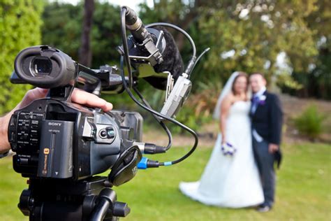 Tips to choose best wedding videographer – Anniversary Gifts for Couples