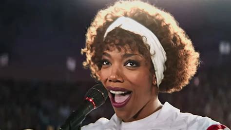 Naomi Ackie Shines As Whitney Houston In 'I Wanna Dance With Somebody ...