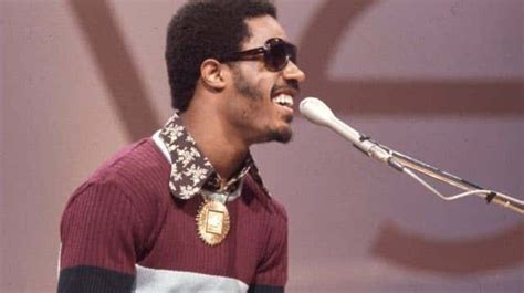 10 Best Stevie Wonder Songs of All Time - Singersroom.com